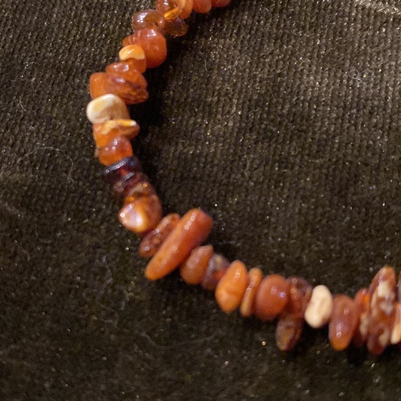 6 1/2 inch magnetic amber chip bracelet - Picture 2 of 2